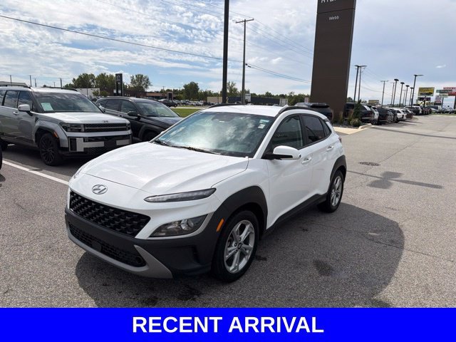 Used 2023 White Hyundai SEL image 9