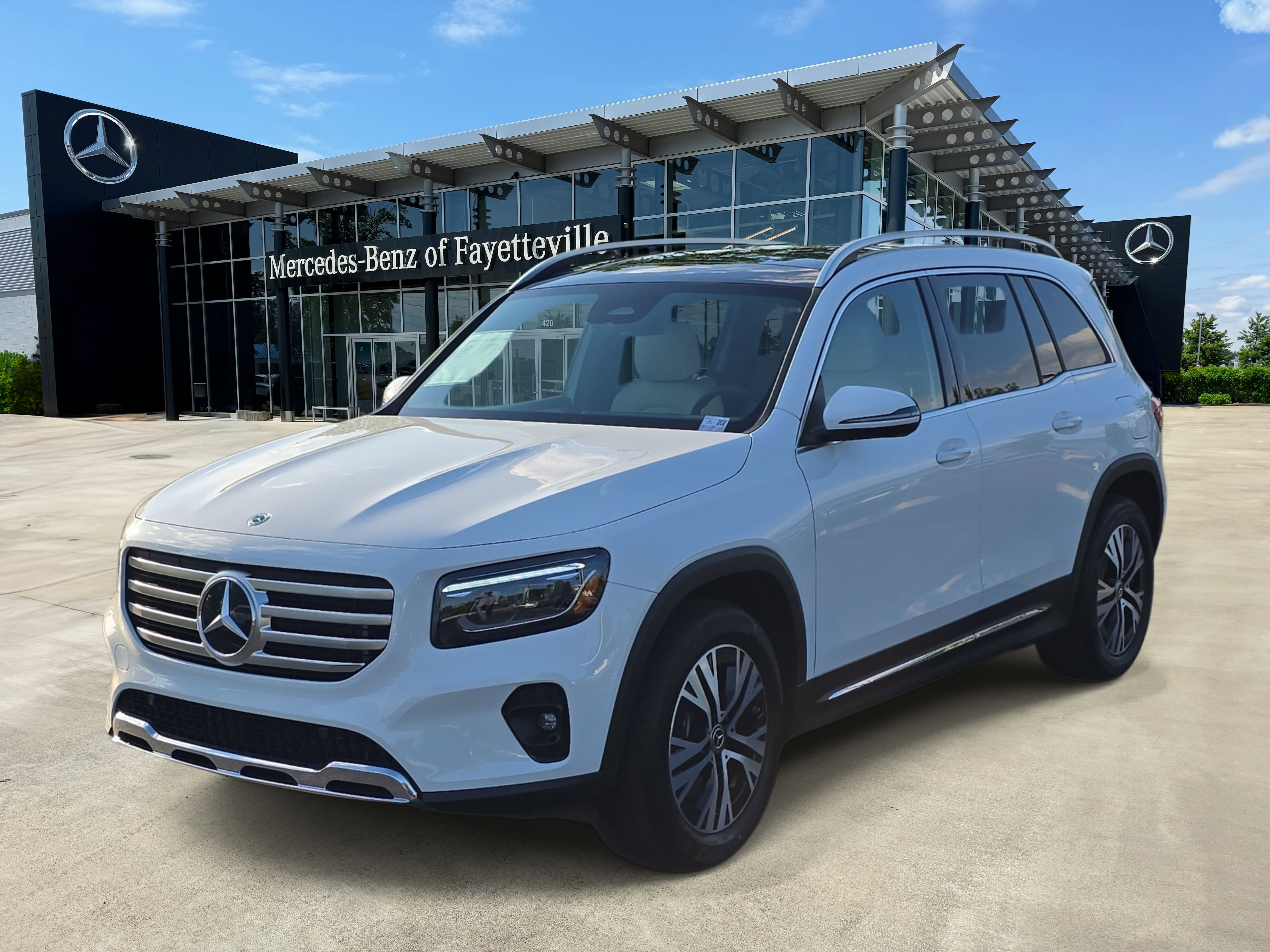 New 2026 Polar White Mercedes-Benz GLB250 image 1