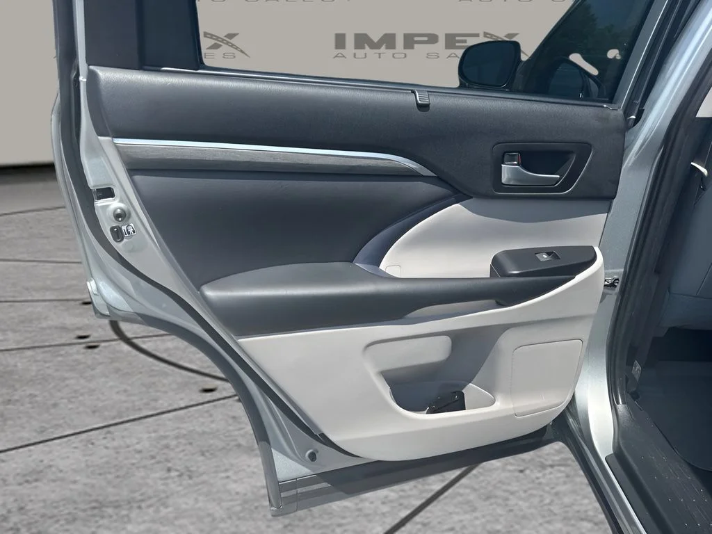 Used 2019 Silver Toyota Limited Platinum image 27