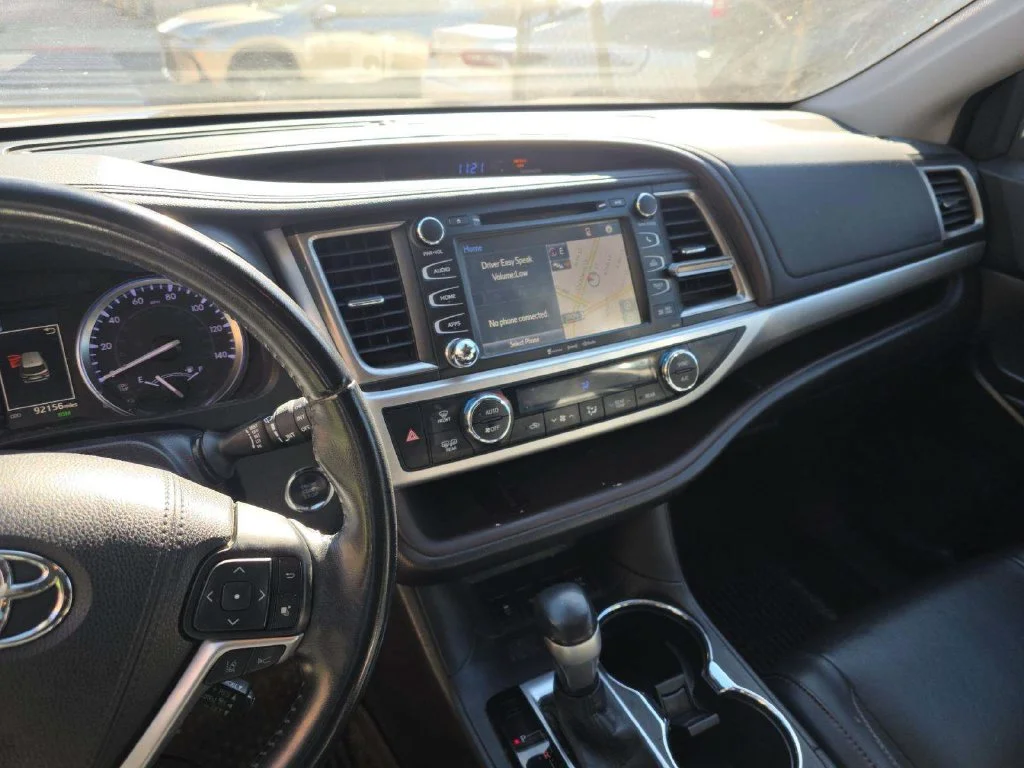 Used 2018 Black Toyota XLE image 4