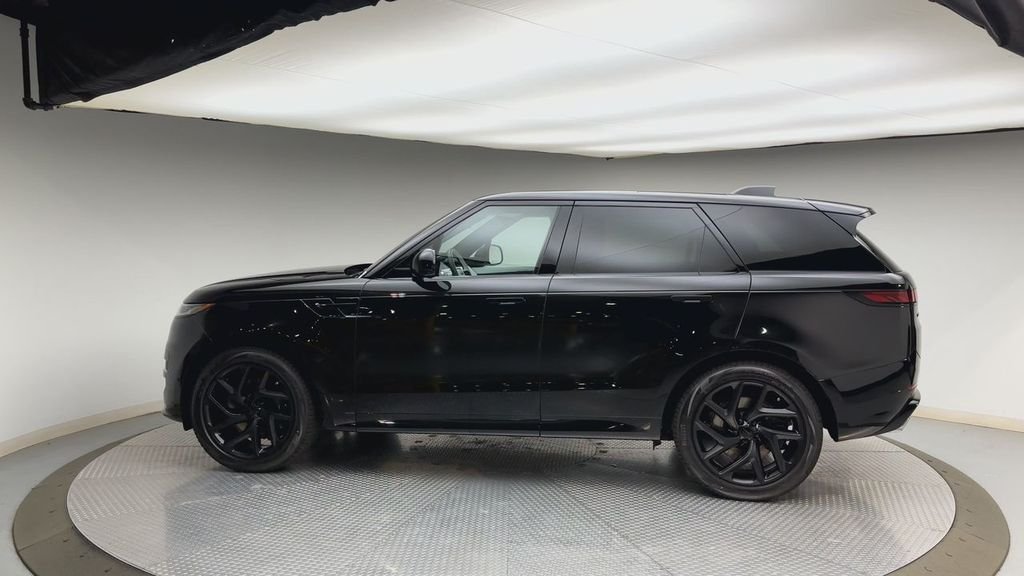 New 2026 Santorini Black Land Rover Dynamic SE image 5