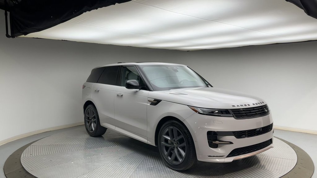 Used 2025  Land Rover Dynamic SE image 8