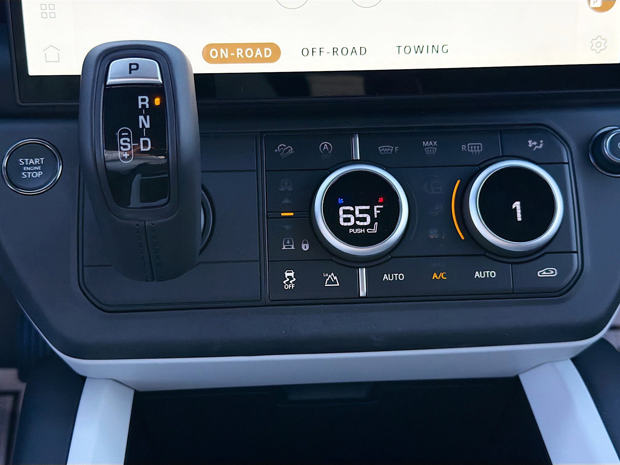 New 2026 Fuji White Land Rover X-Dynamic SE image 34