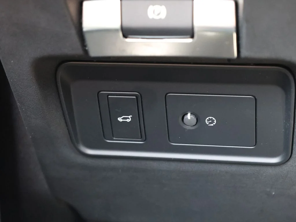 Used 2023 Gray Land Rover S R-Dynamic image 35