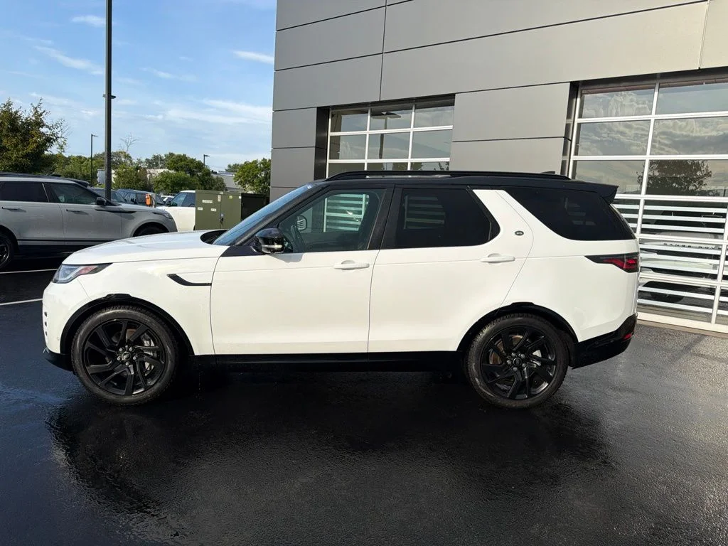 Used 2023 Fuji White Land Rover S R-Dynamic image 2