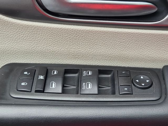 Used 2023 Black Chrysler Touring L image 30