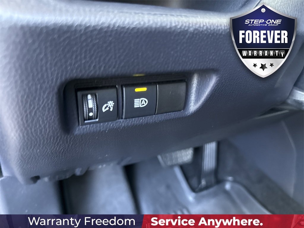 2019 Toyota RAV4 XLE photo 2