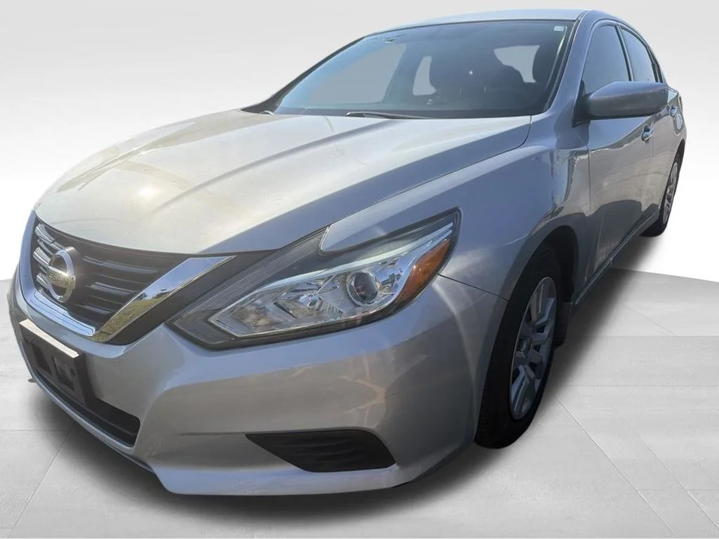 Used 2017 Nissan Altima S with VIN 1N4AL3AP9HN315098 for sale in Ozark, MO
