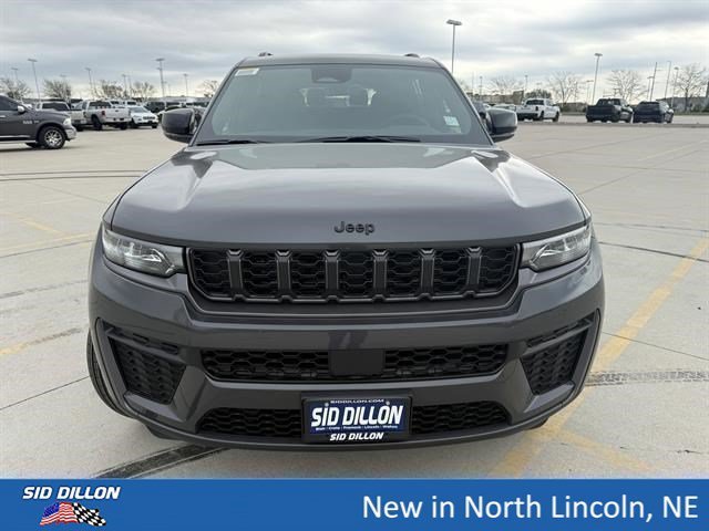 New 2026 Baltic Gray Metallic Clear-Coat Exterior Paint Jeep Altitude 4x4 image 3