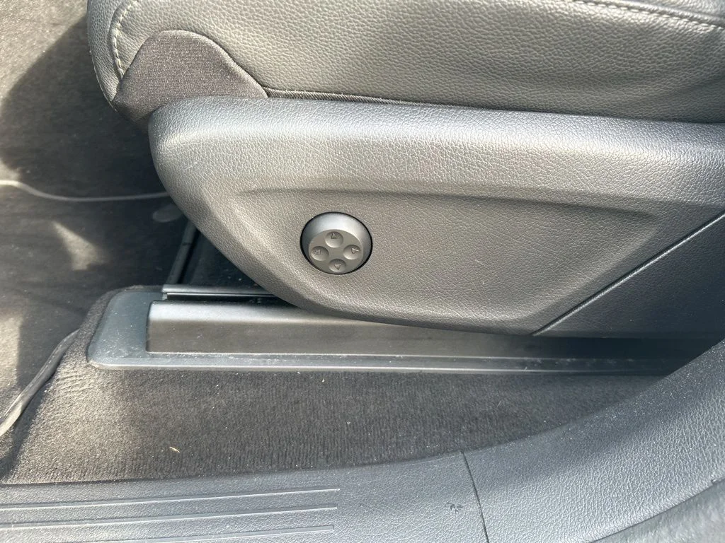 Used 2024 Silver Mercedes-Benz GLE 450e image 16