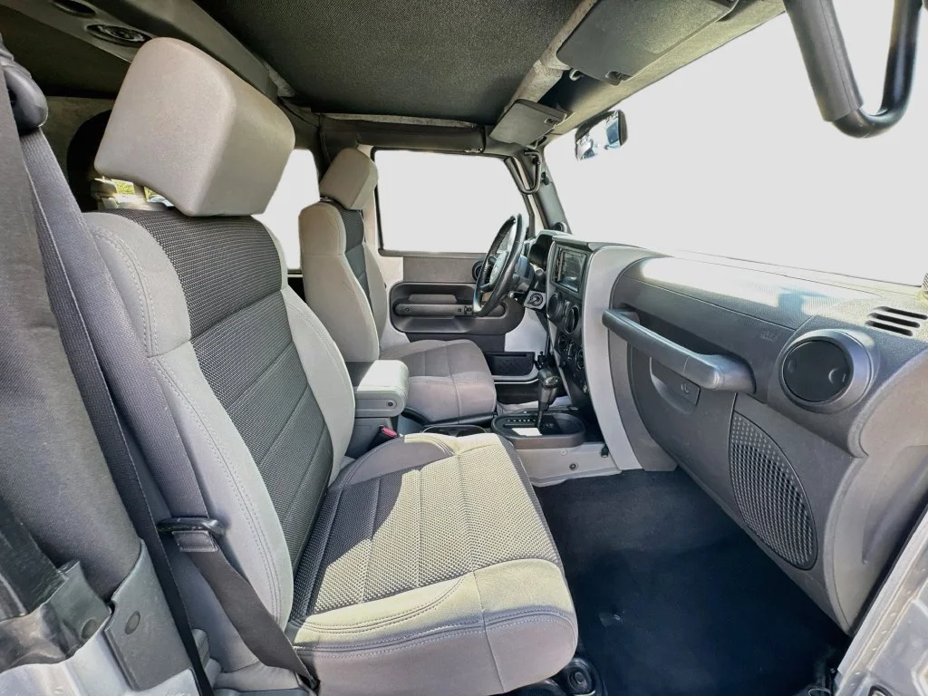 Used 2007 Silver Jeep X image 30