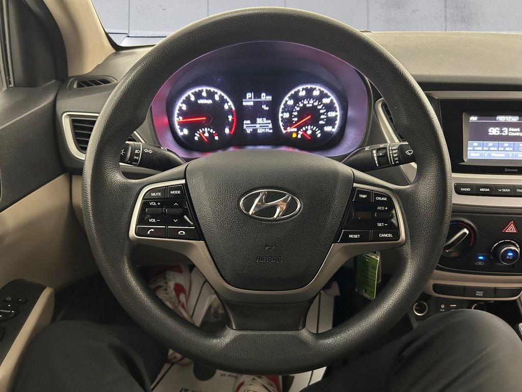 Used 2021 Black Hyundai SE image 9