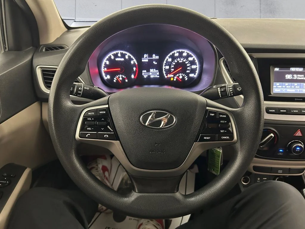 Used 2021 Black Hyundai SE image 9