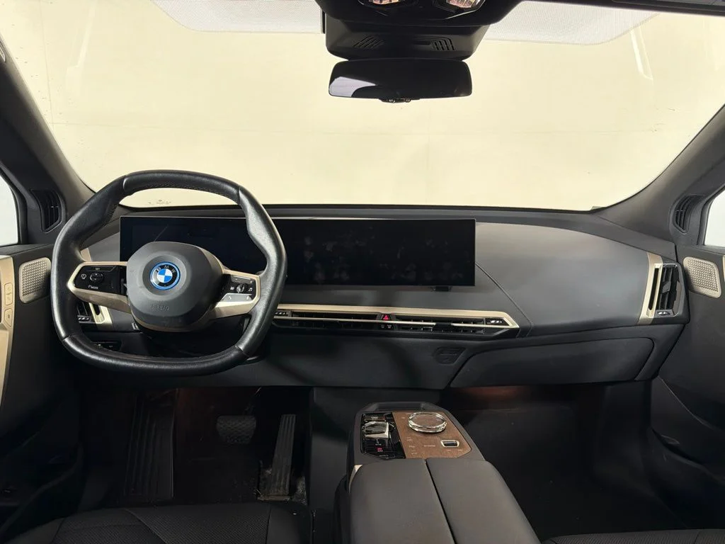 Used 2024 White BMW M60 image 18