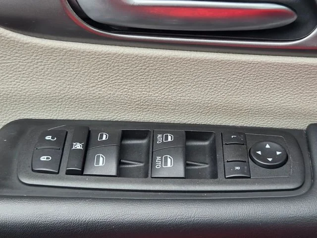 Used 2023 Black Chrysler Touring L image 30