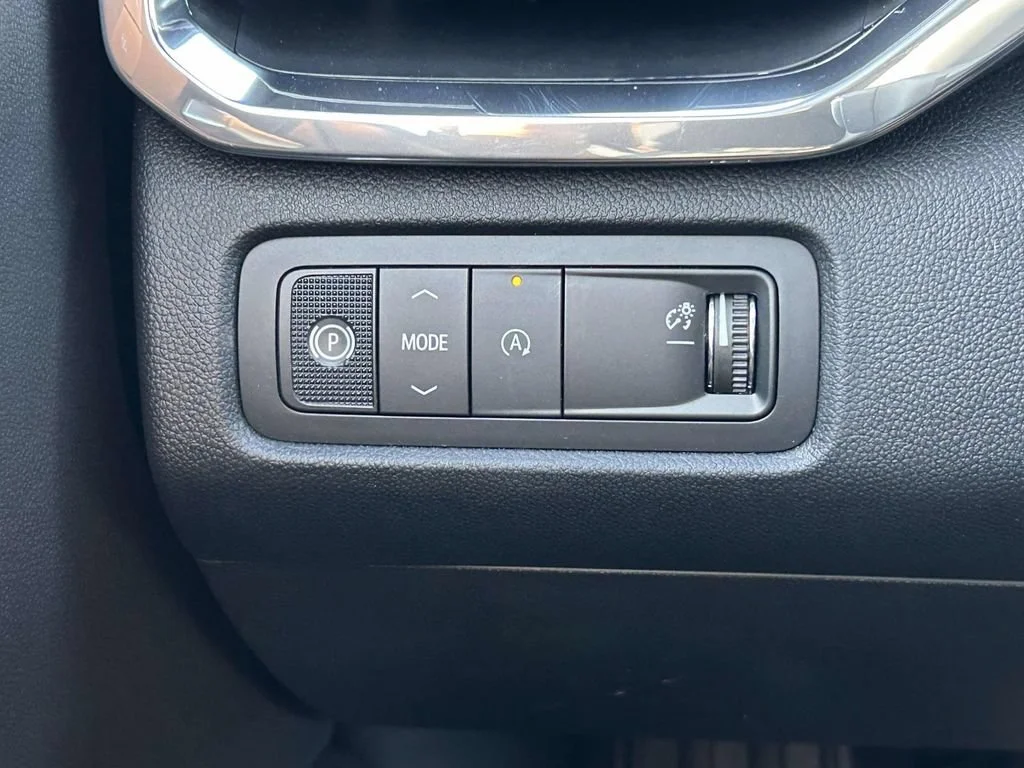 New 2027 Sterling Metallic GMC Elevation image 26