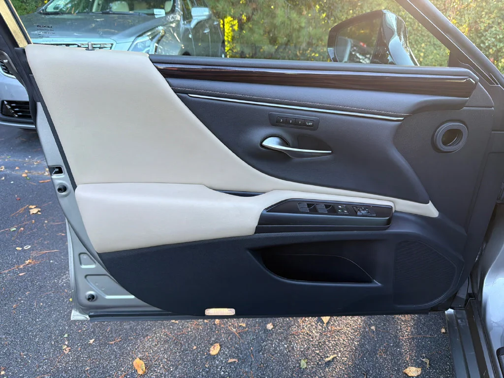 Used 2019 Silver Lexus 350 image 10