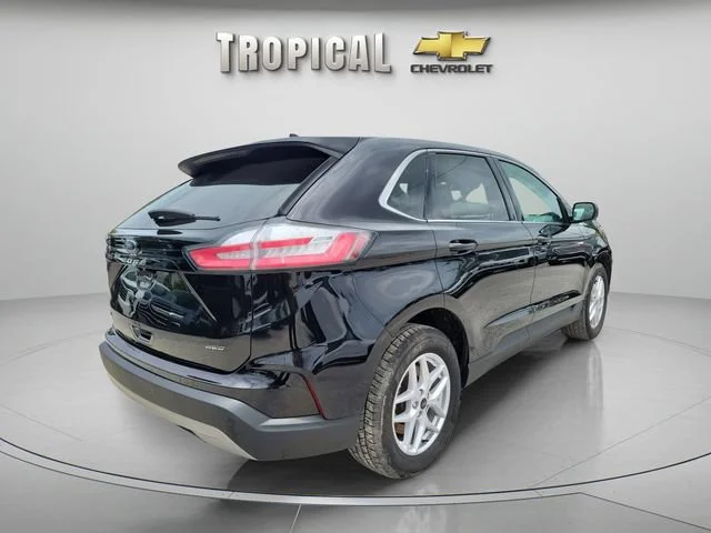 Used 2024 Black Ford SEL image 5