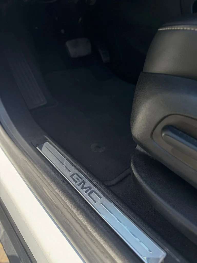 Used 2023 Summit White GMC SLT image 14