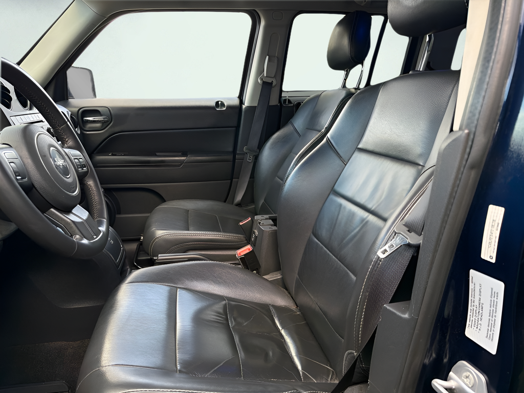 Used 2015 Blue Jeep Latitude image 8