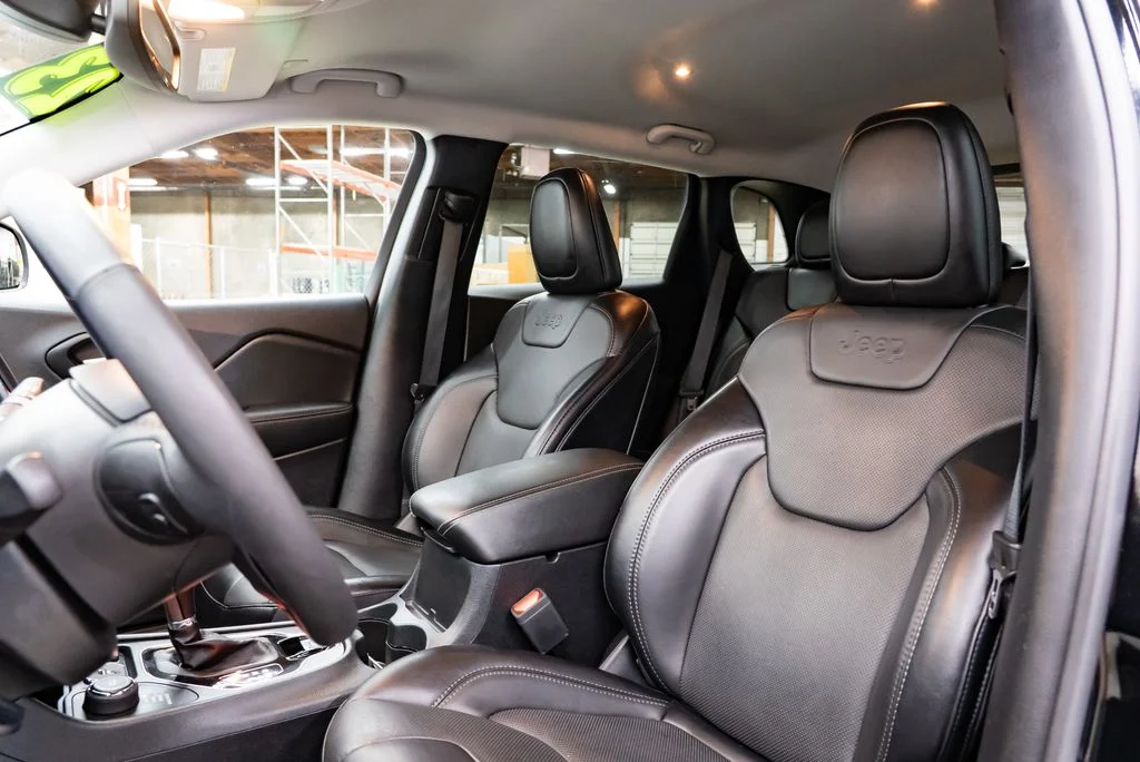 Used 2023 Black Jeep Altitude image 23