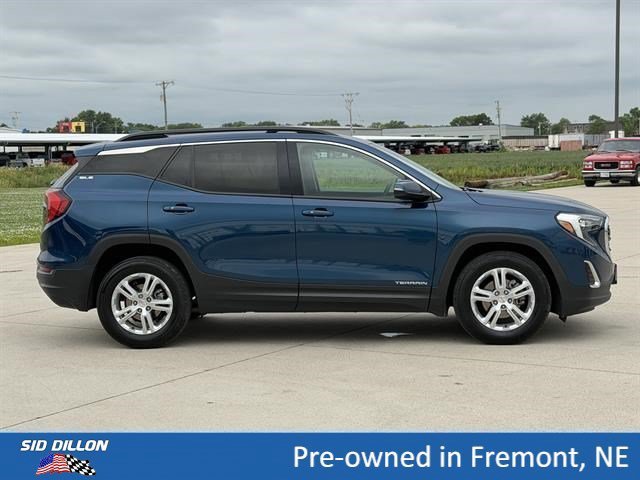 Used 2019 Blue Emerald Metallic GMC SLE image 3