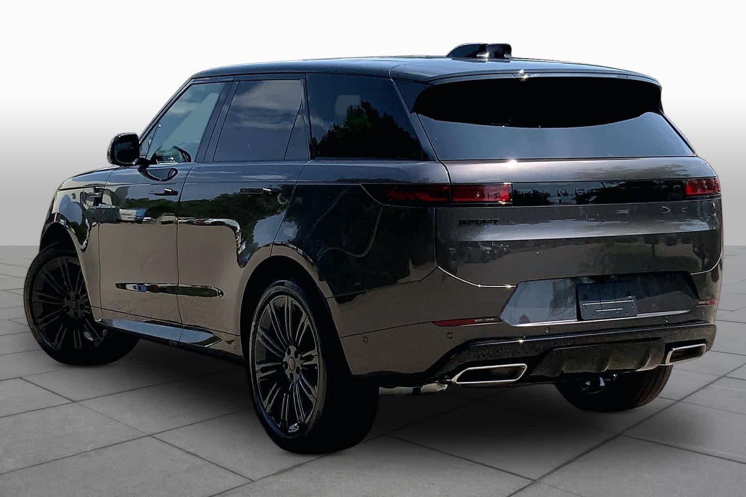 New 2026 Charente Grey Land Rover Dynamic SE image 3