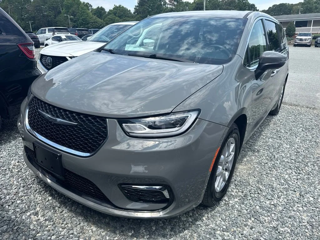 Used 2023 White Chrysler Touring L image 1