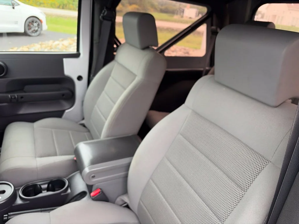 Used 2009 Silver Jeep Sahara image 31