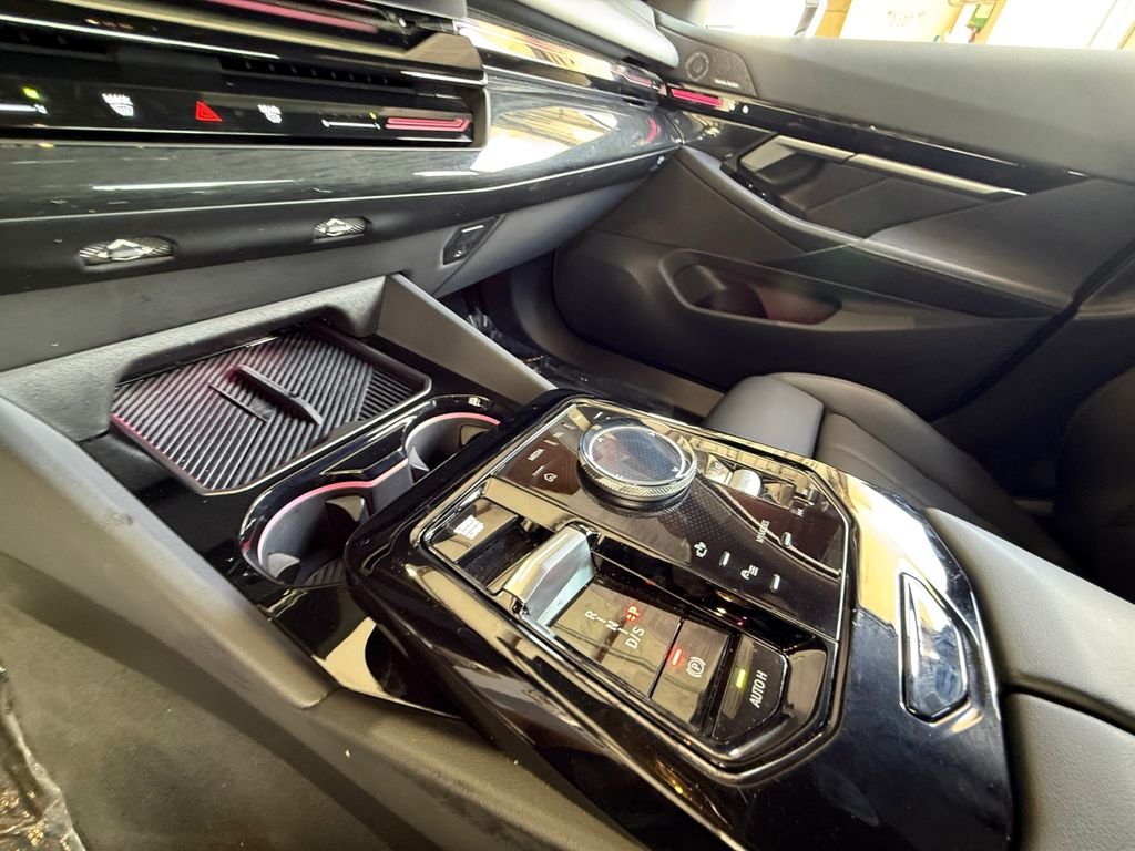 Used 2026 White BMW 530i xDrive image 22