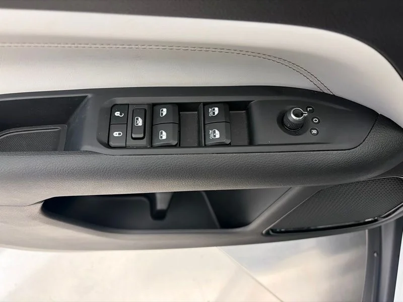 Used 2024 White Jeep Limited image 20