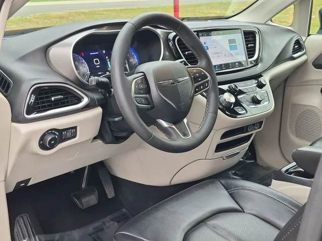 Used 2024 Silver Chrysler Touring L image 29