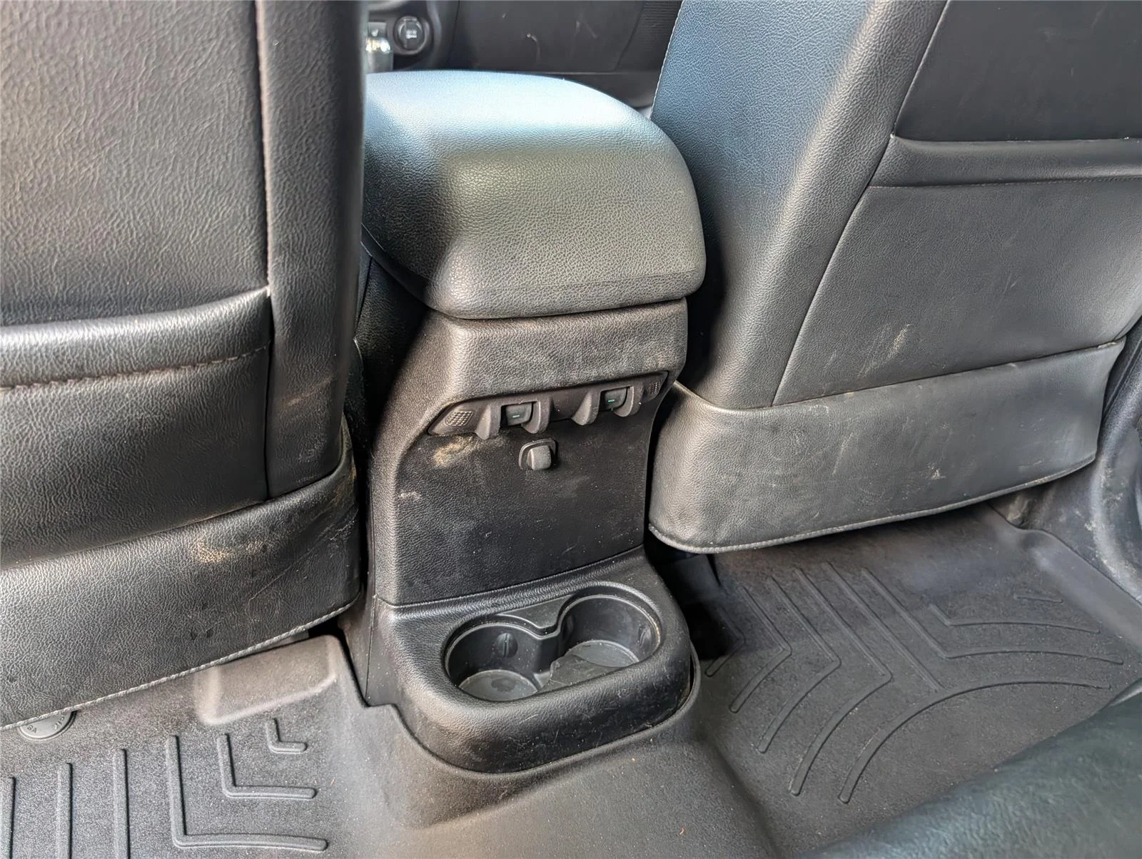 Used 2014 Bright White Clearcoat Jeep Sahara image 26