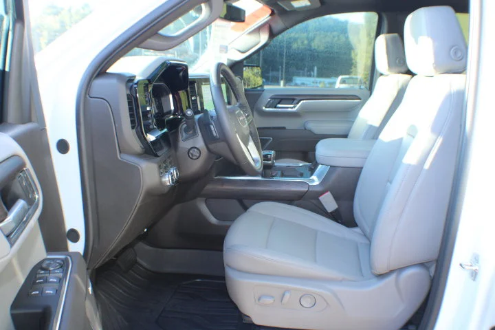Certified Used 2026 Glacier White Tricoat GMC SLT image 16