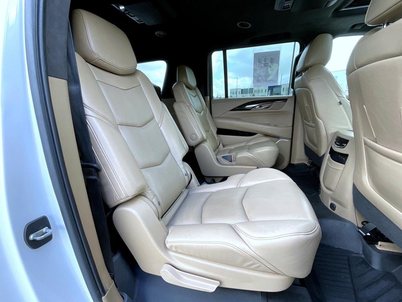 Used 2020 White Cadillac Platinum Edition image 19