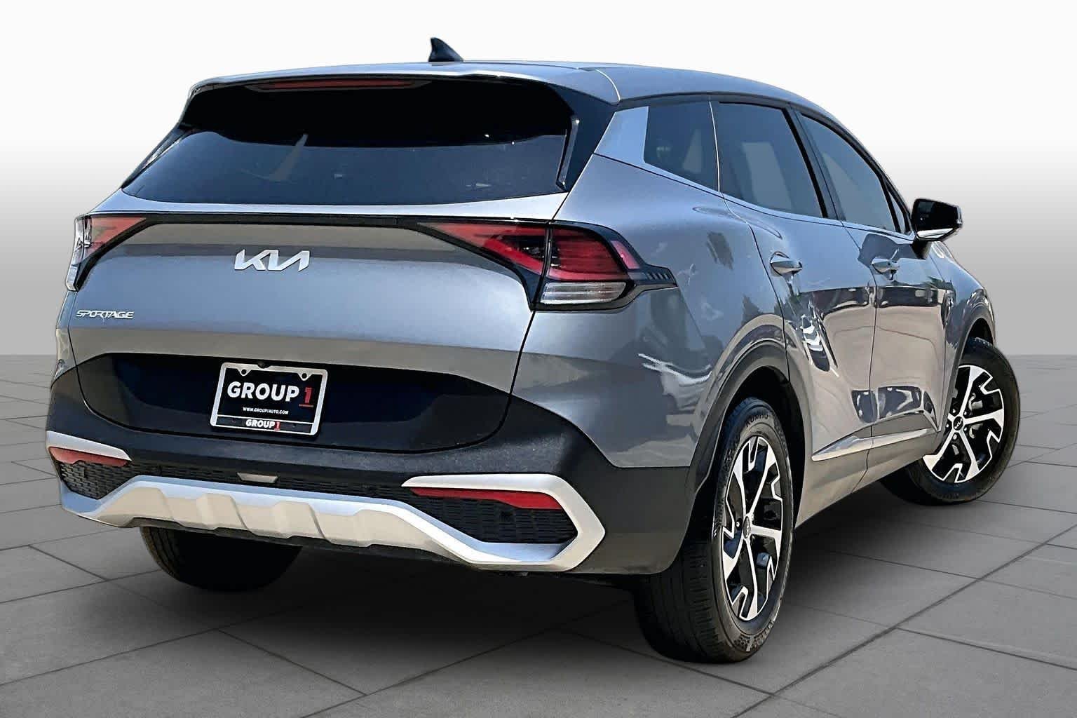 Used 2025 Everlasting Silver Kia EX image 13