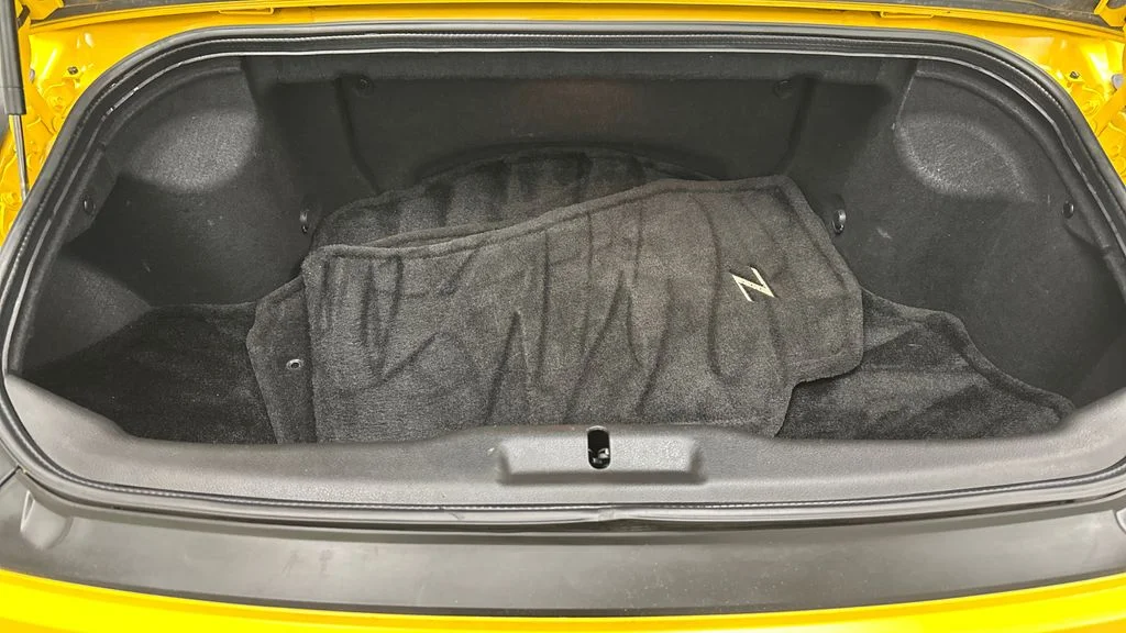 Used 2005 Yellow Nissan Touring image 13