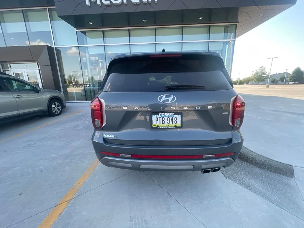 Used 2025 Gray Hyundai SEL Premium image 5