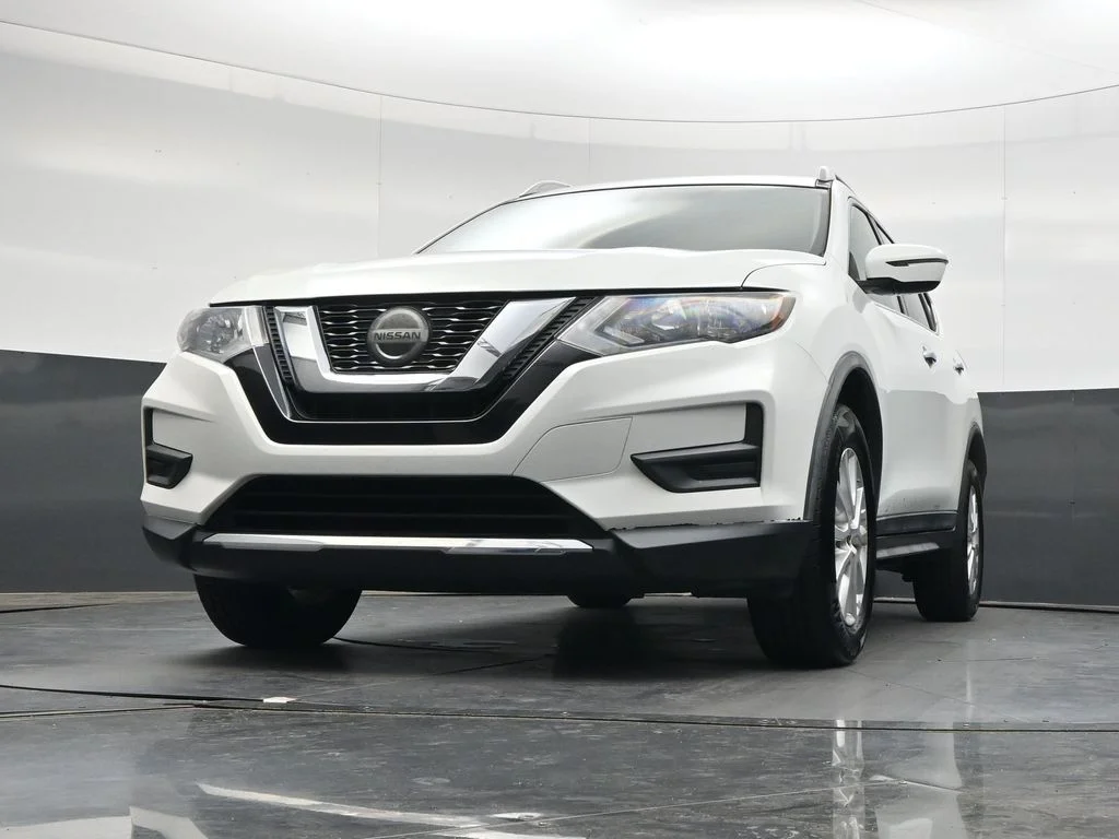 Used 2018 Glacier White Nissan SV image 26