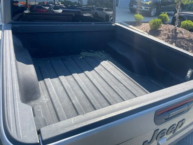 Used 2020 Silver Jeep Sport image 2