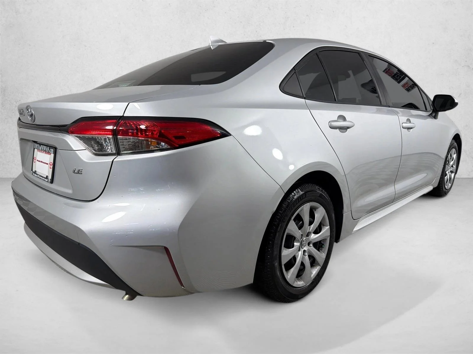 Used 2020 White Toyota LE image 3