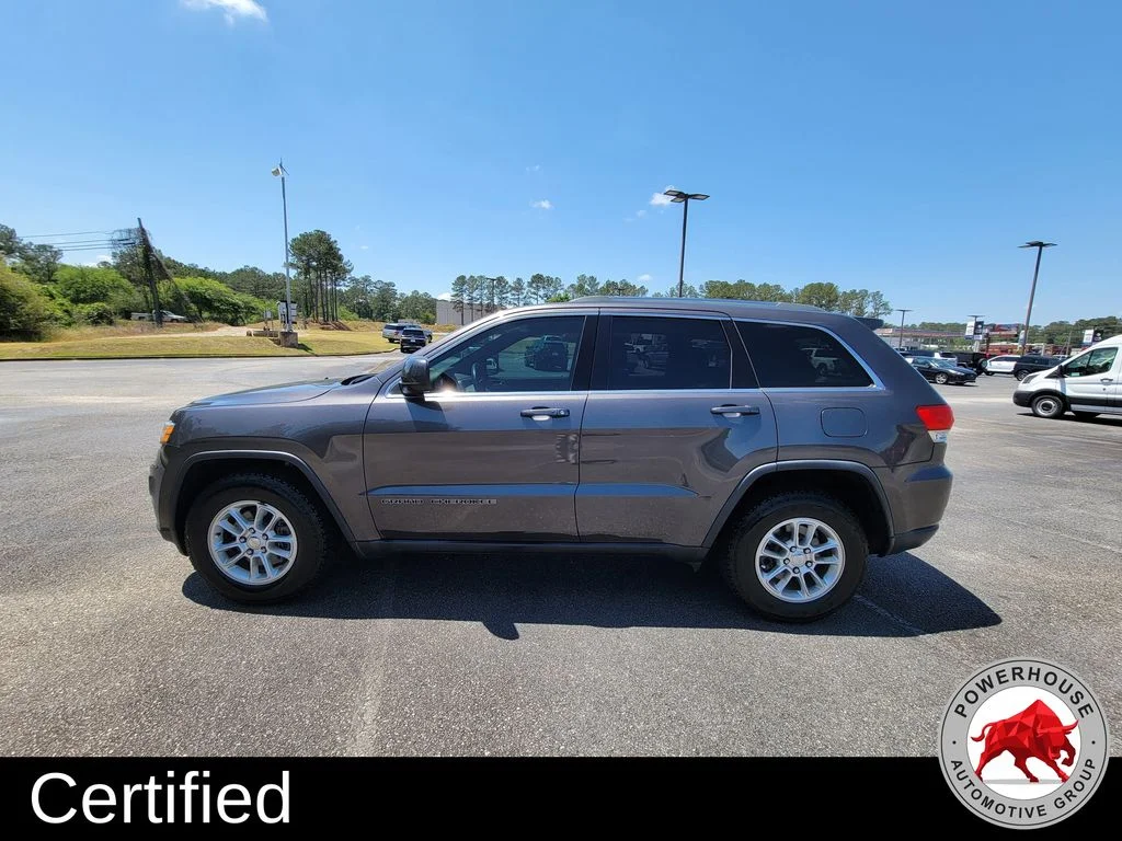 Used 2018 Gray Jeep Laredo E image 3