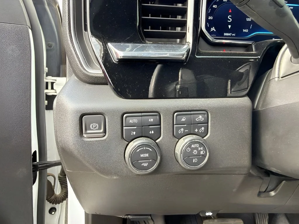 Used 2023 SUMMIT WHITE Chevrolet RST image 19