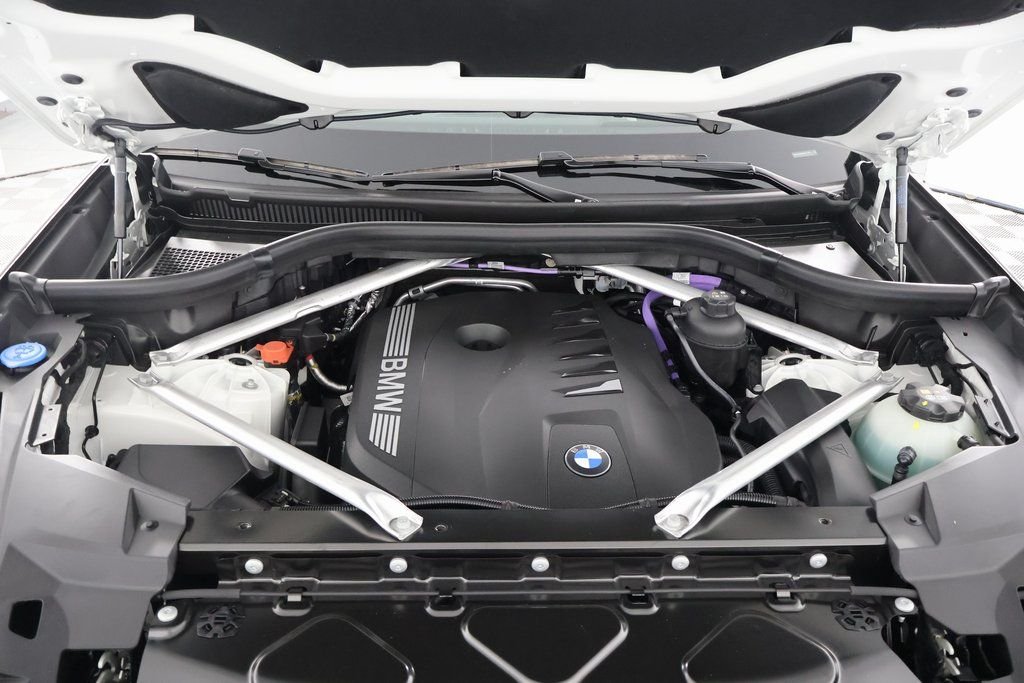 New 2026 Alpine White BMW xDrive40i image 9