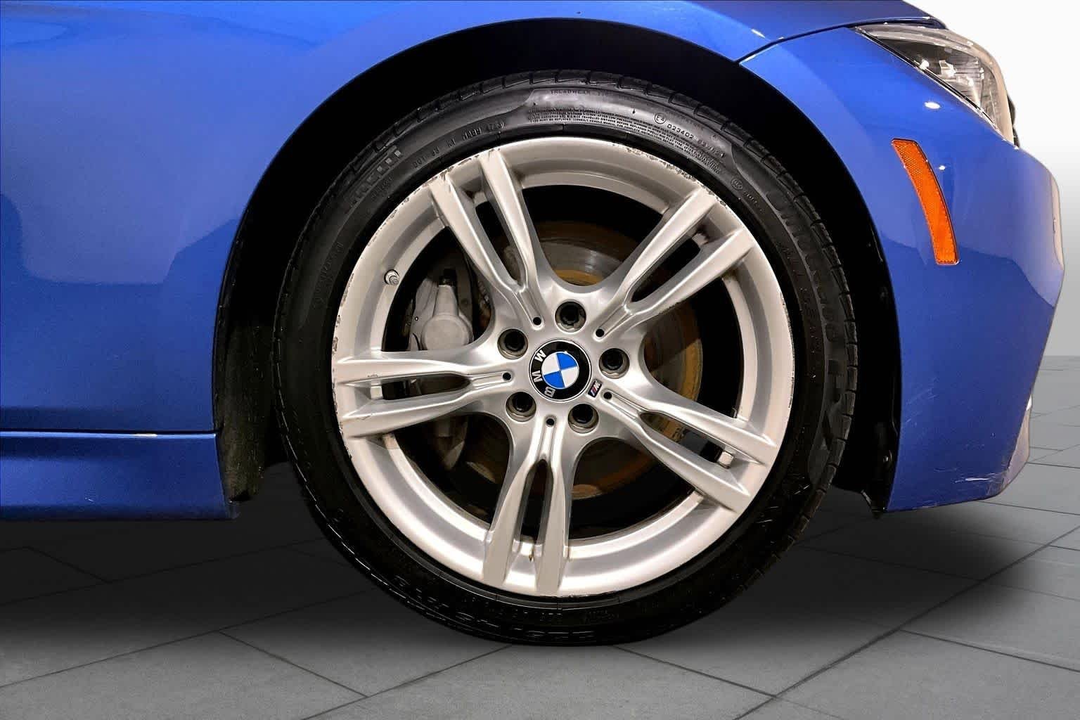 Used 2018 Estoril Blue Metallic BMW 330i xDrive image 10