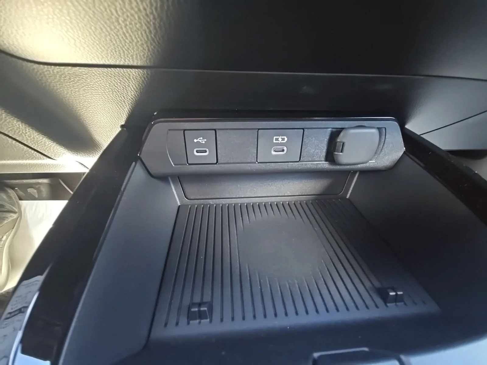 New 2025 Wind Chill Pearl Toyota SE image 21