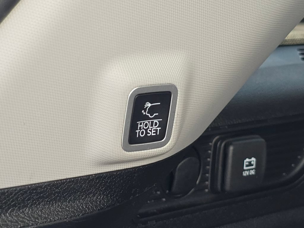 Used 2024 Rocky Mountain Pearlcoat Jeep Limited image 17