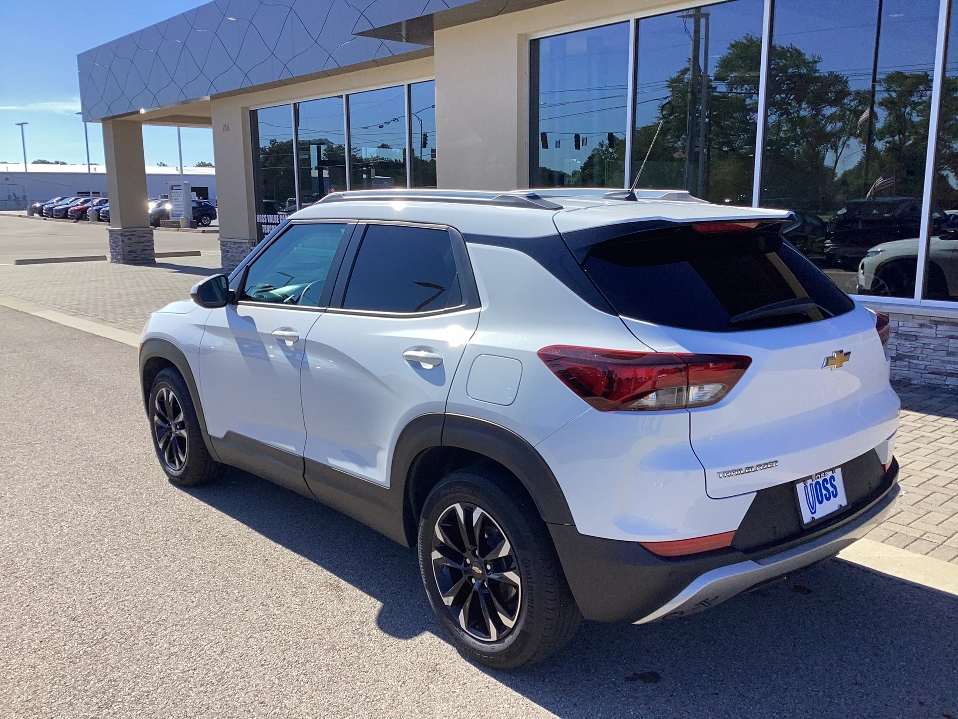 Used 2021 Summit White Chevrolet LT image 6