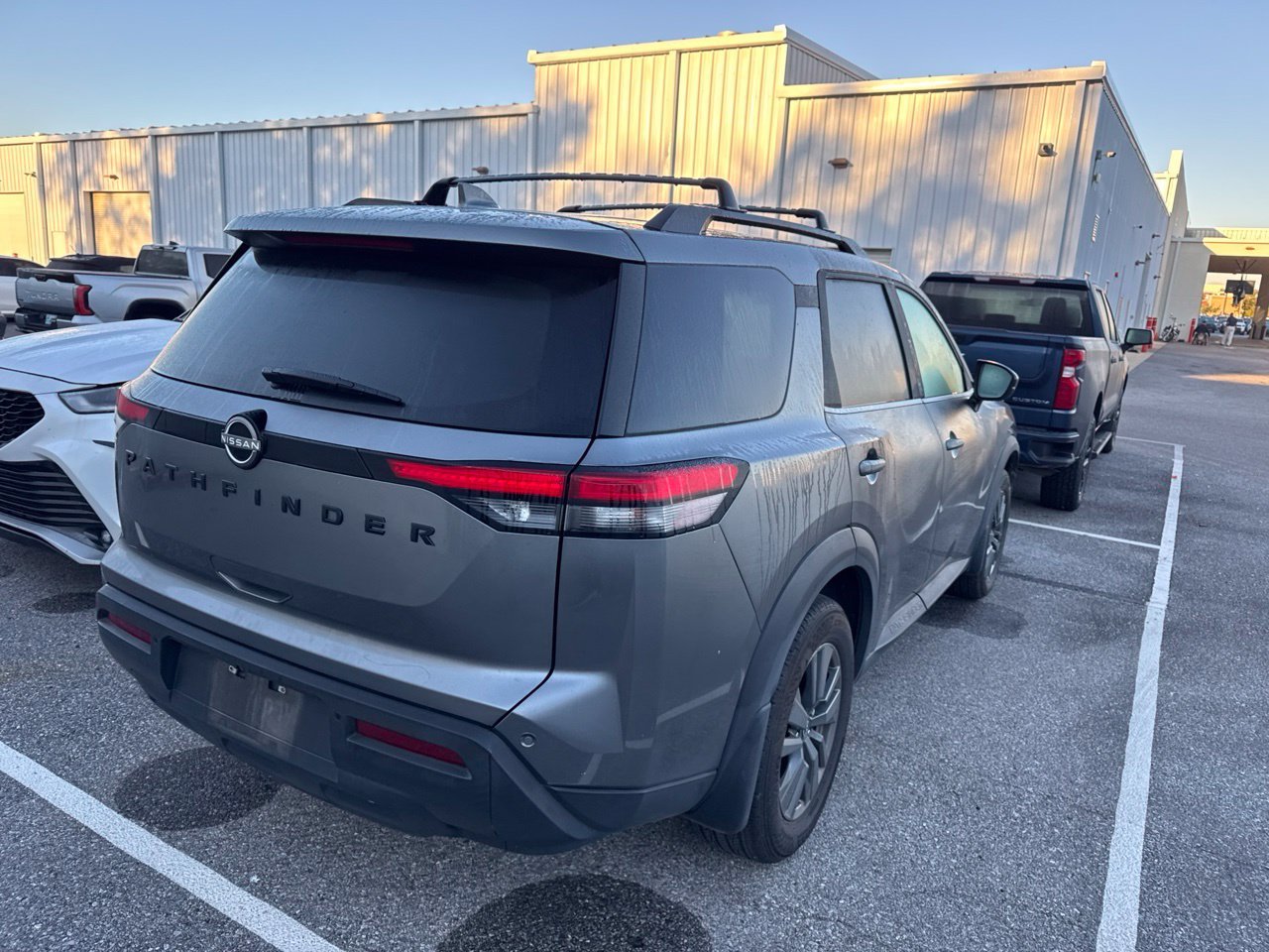 Used 2022 Gray Nissan SV image 4