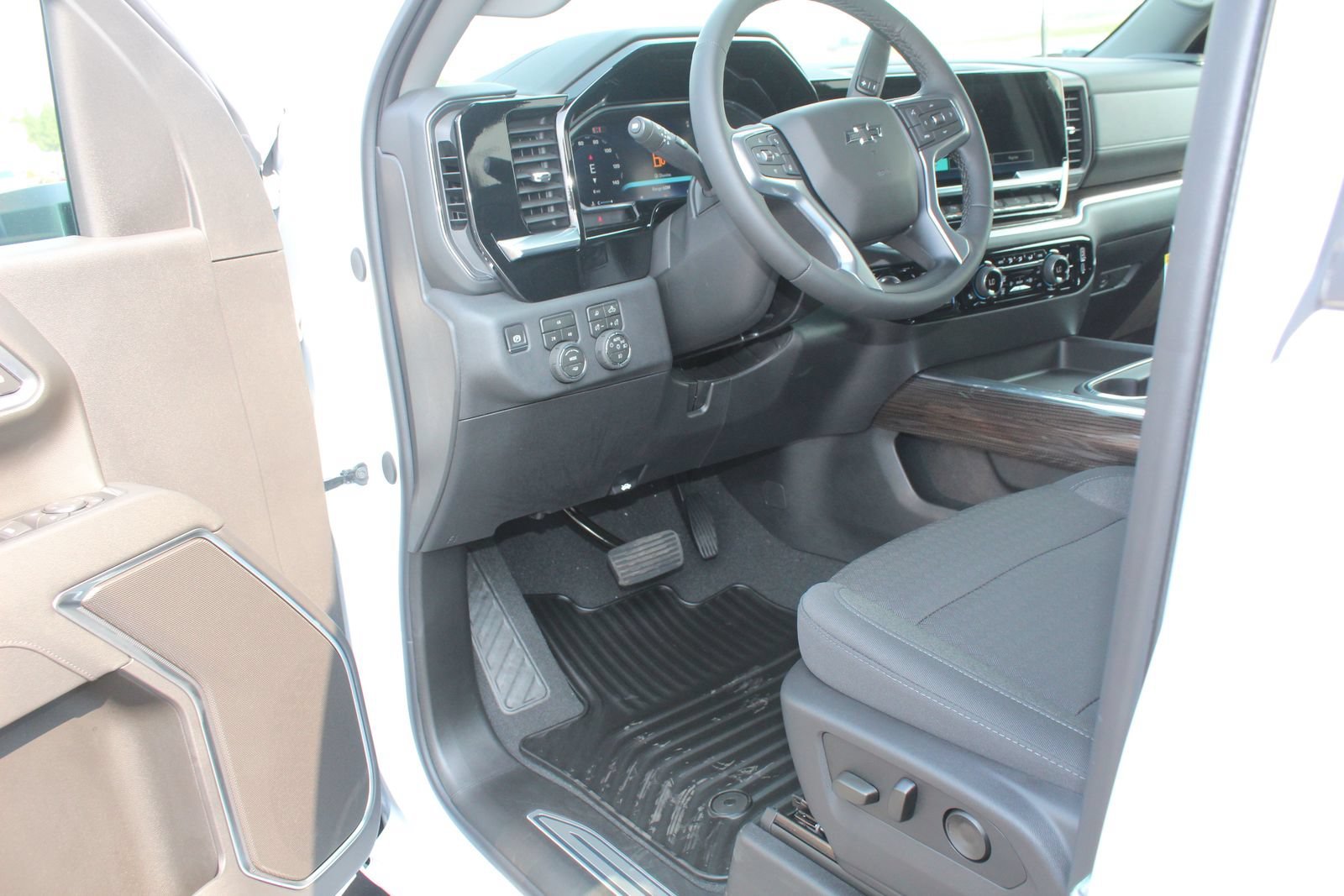 New 2026 Summit White Chevrolet LT image 11